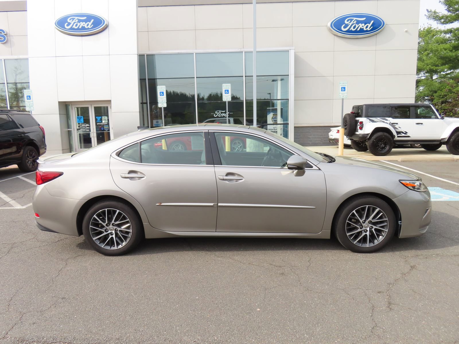 Used 2017 Lexus ES 350 w/ Luxury Package FWD image 7