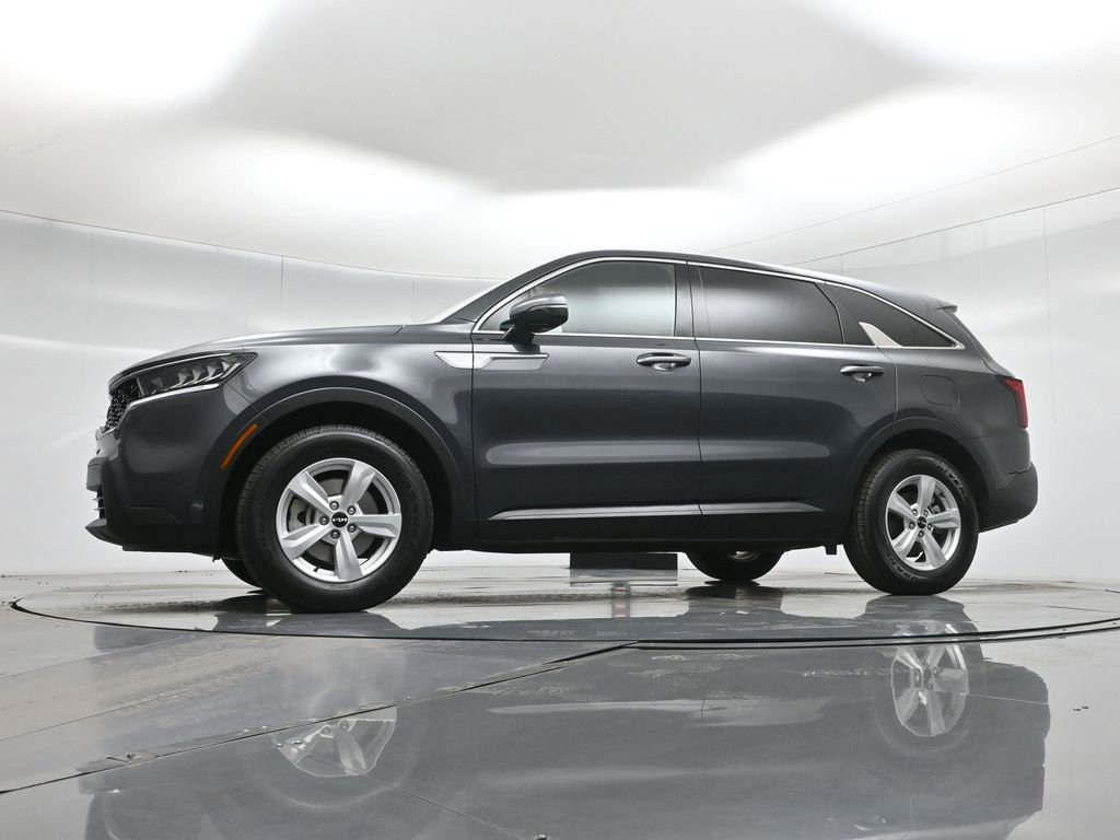 Used 2023 Kia Sorento LX image 28