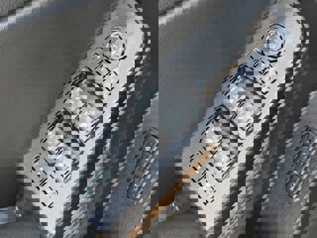 Used 2018 GMC Yukon Denali w/ Open Road Package image 16