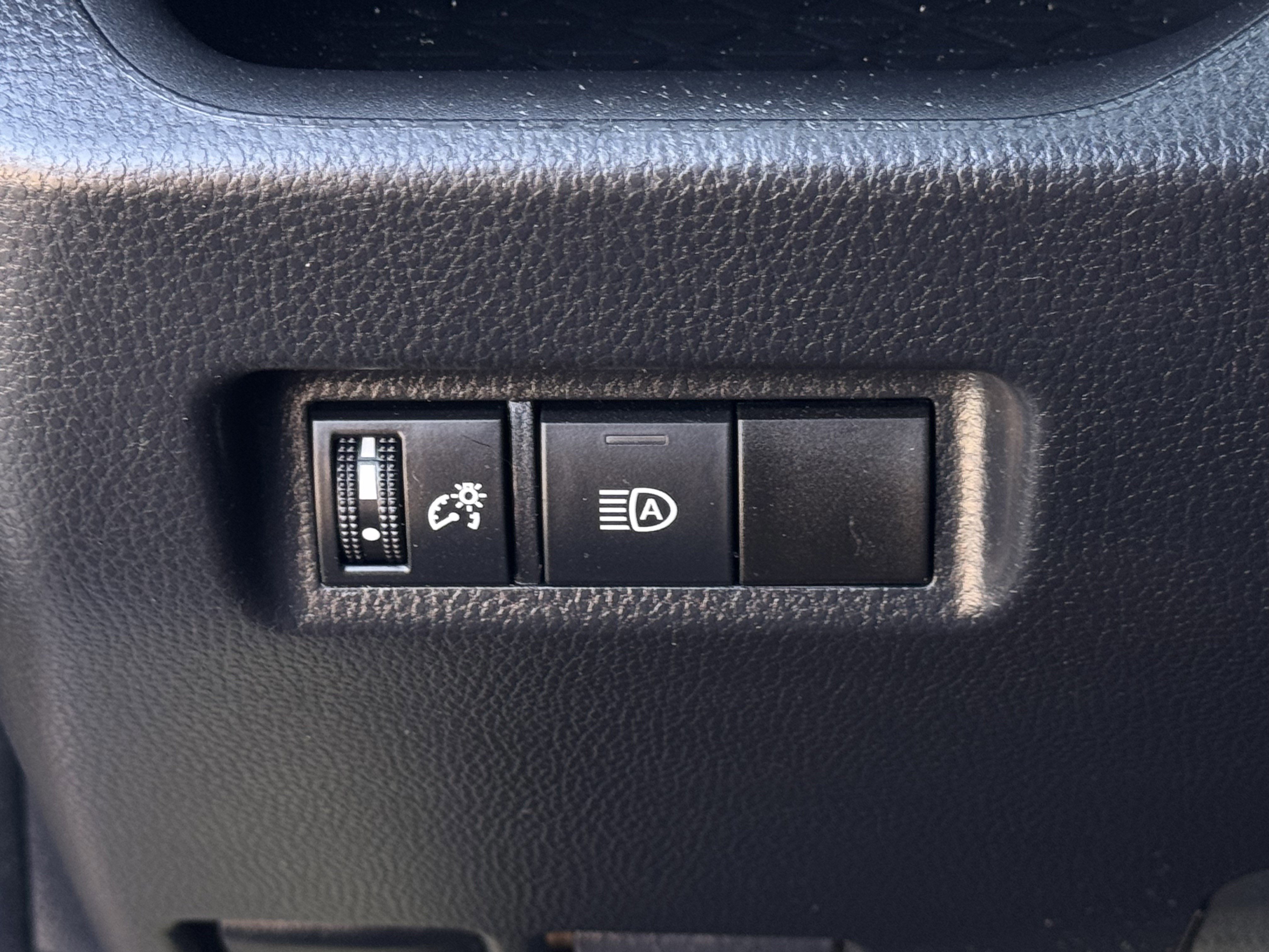 Used 2021 Toyota RAV4 XLE w/ Carpet Mat Package (TMS) image 23