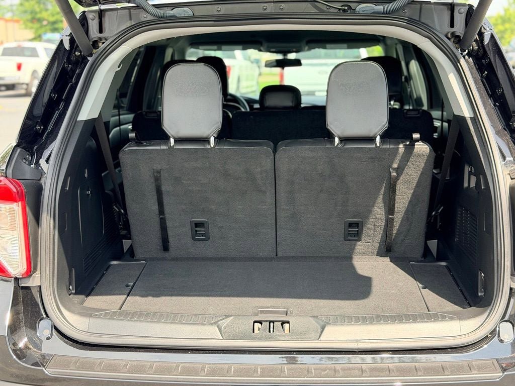 Certified 2022 Ford Explorer XLT w/ Equipment Group 202A RWD image 30