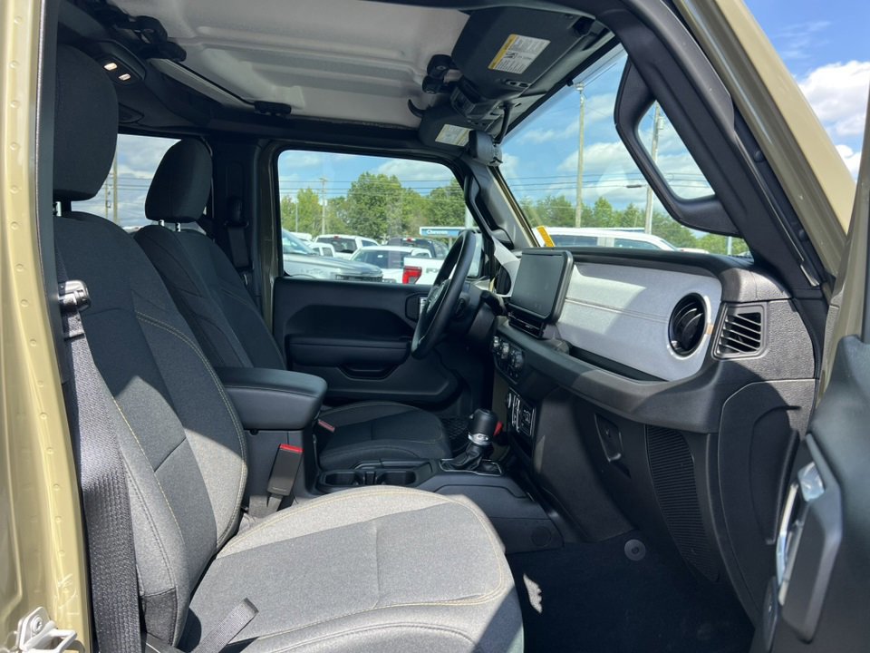 Used 2025 Jeep Gladiator Sport image 14