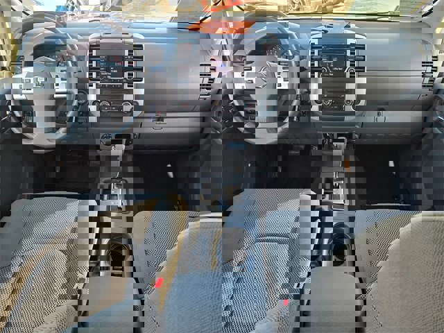 Used 2018 Nissan Frontier SV image 9