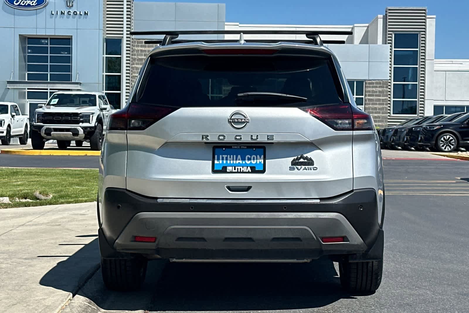 Used 2023 Nissan Rogue SV AWD/4WD image 7