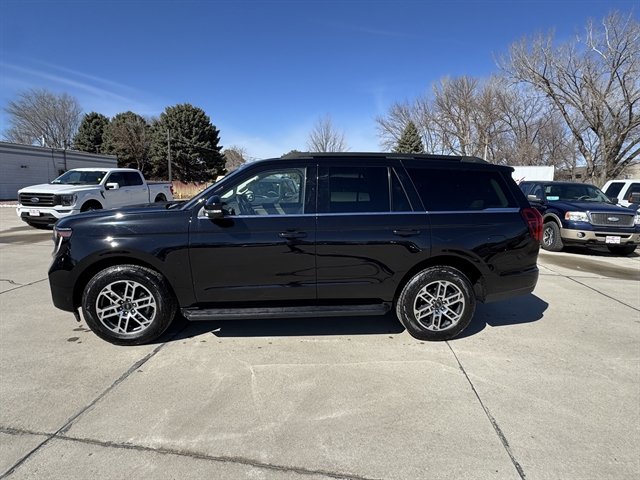 Certified 2025 Ford Expedition Active AWD/4WD image 5