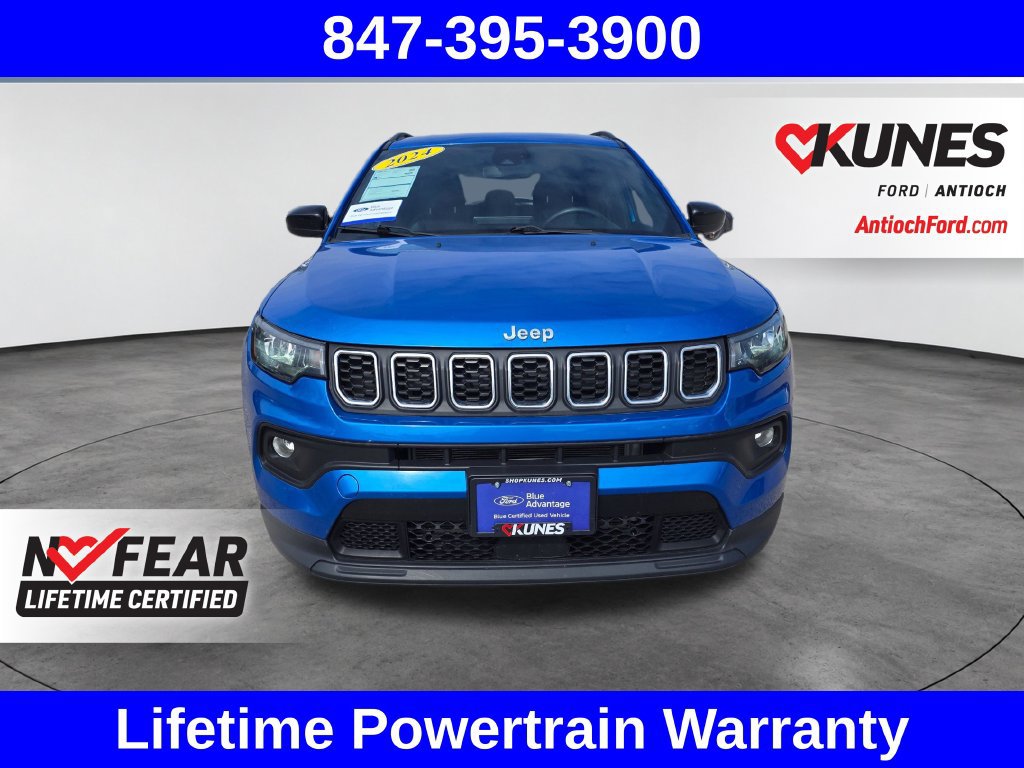 Used 2024 Jeep Compass Latitude AWD/4WD image 2