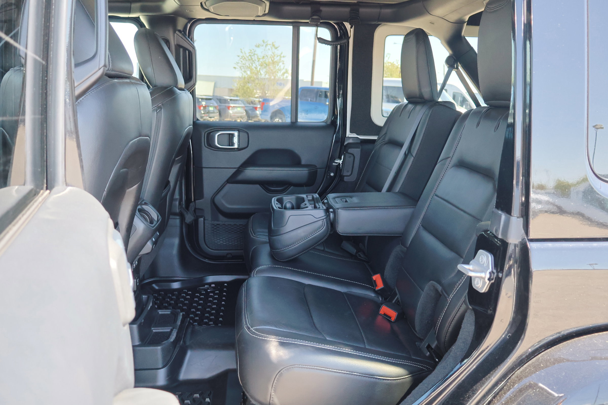 Used 2019 Jeep Wrangler Unlimited Sahara image 30