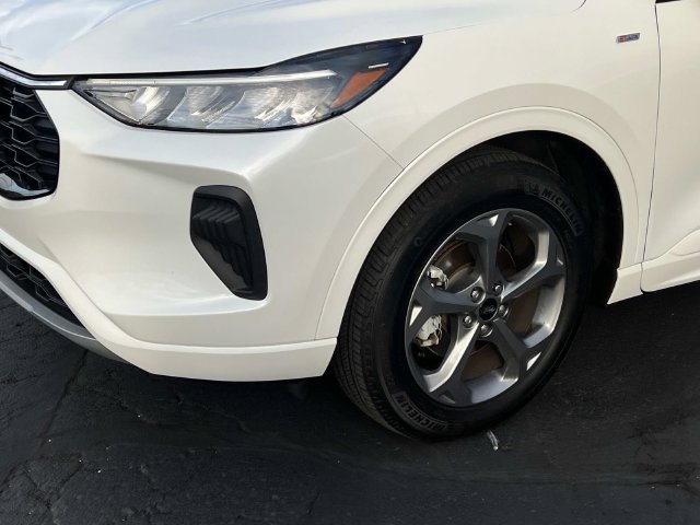 Certified 2023 Ford Escape ST-Line AWD/4WD image 9
