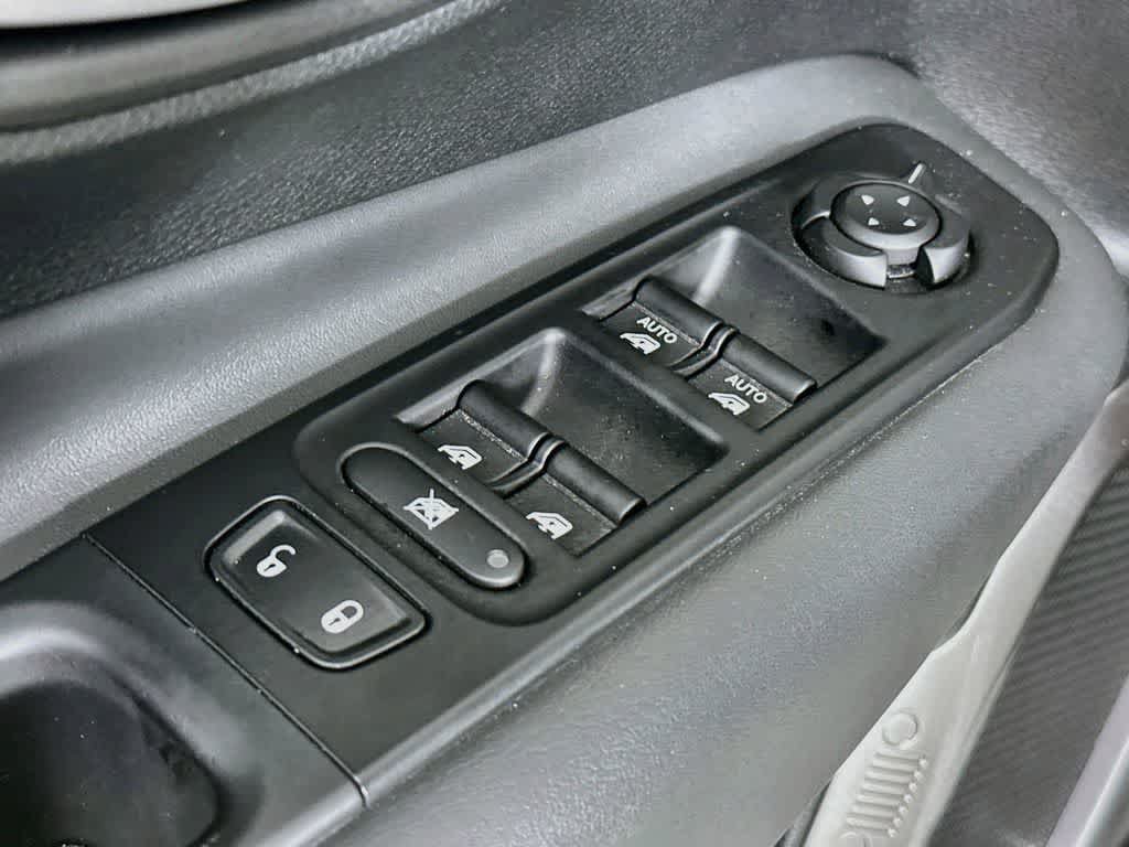 Used 2023 Jeep Renegade Latitude AWD/4WD image 29