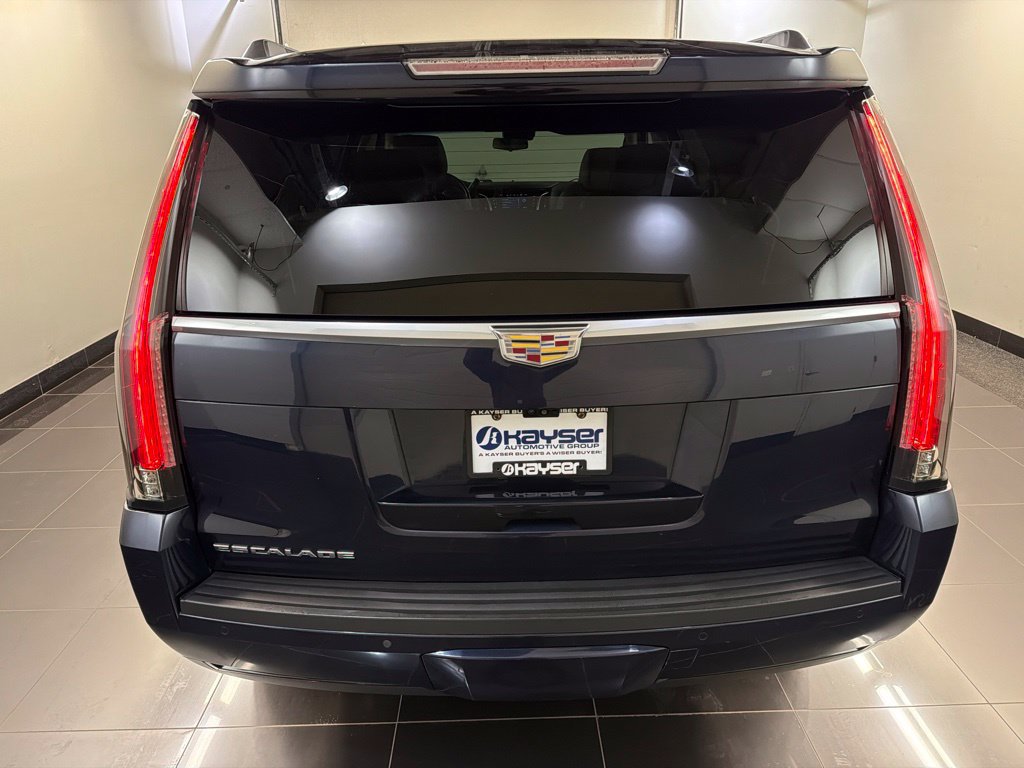 Used 2018 Cadillac Escalade Premium Luxury AWD/4WD image 5