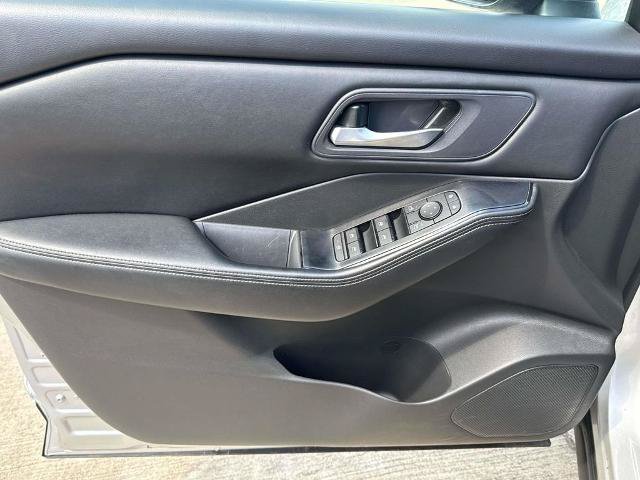 Used 2024 Nissan Rogue SV FWD image 23