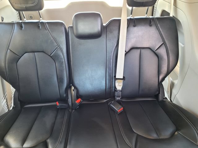Used 2024 Chrysler Pacifica Touring-L FWD image 13