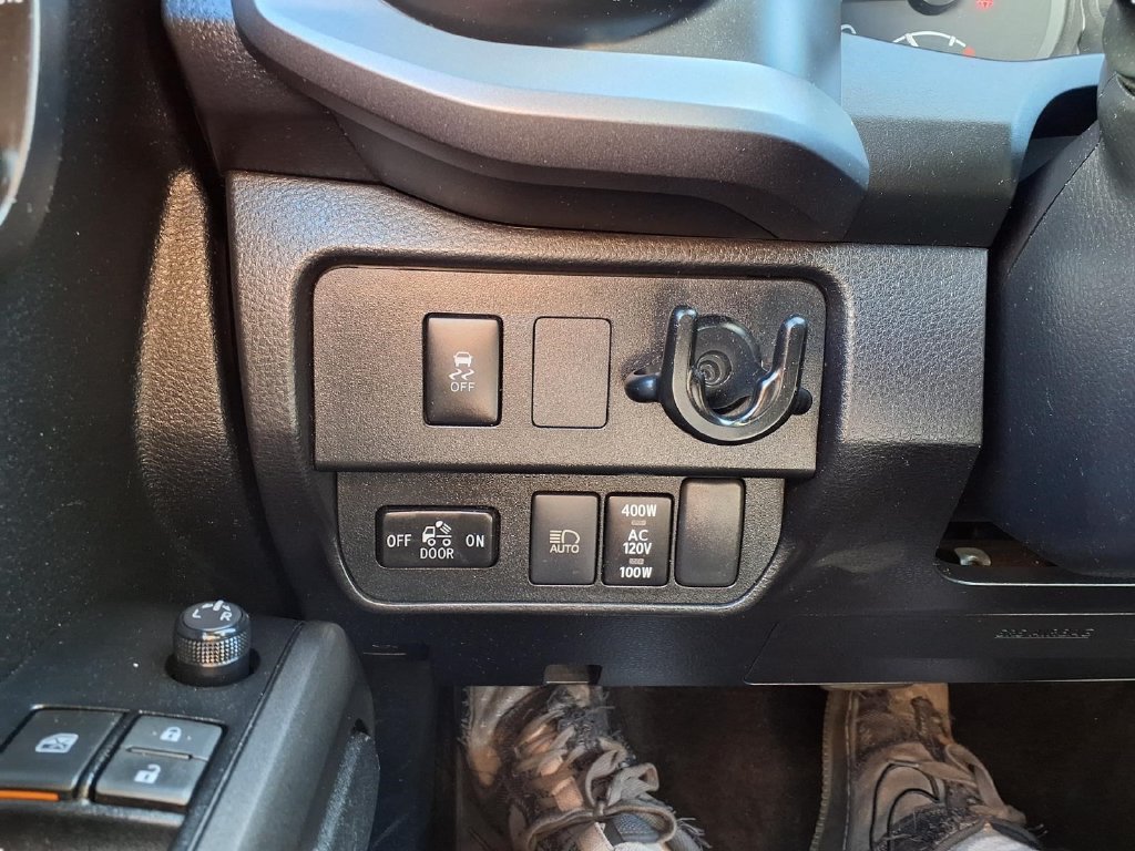 Used 2022 Toyota Tacoma TRD Sport AWD/4WD image 21