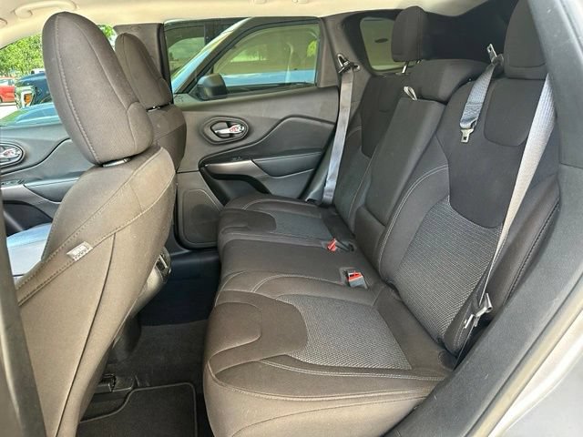 Used 2020 Jeep Cherokee Latitude FWD image 14