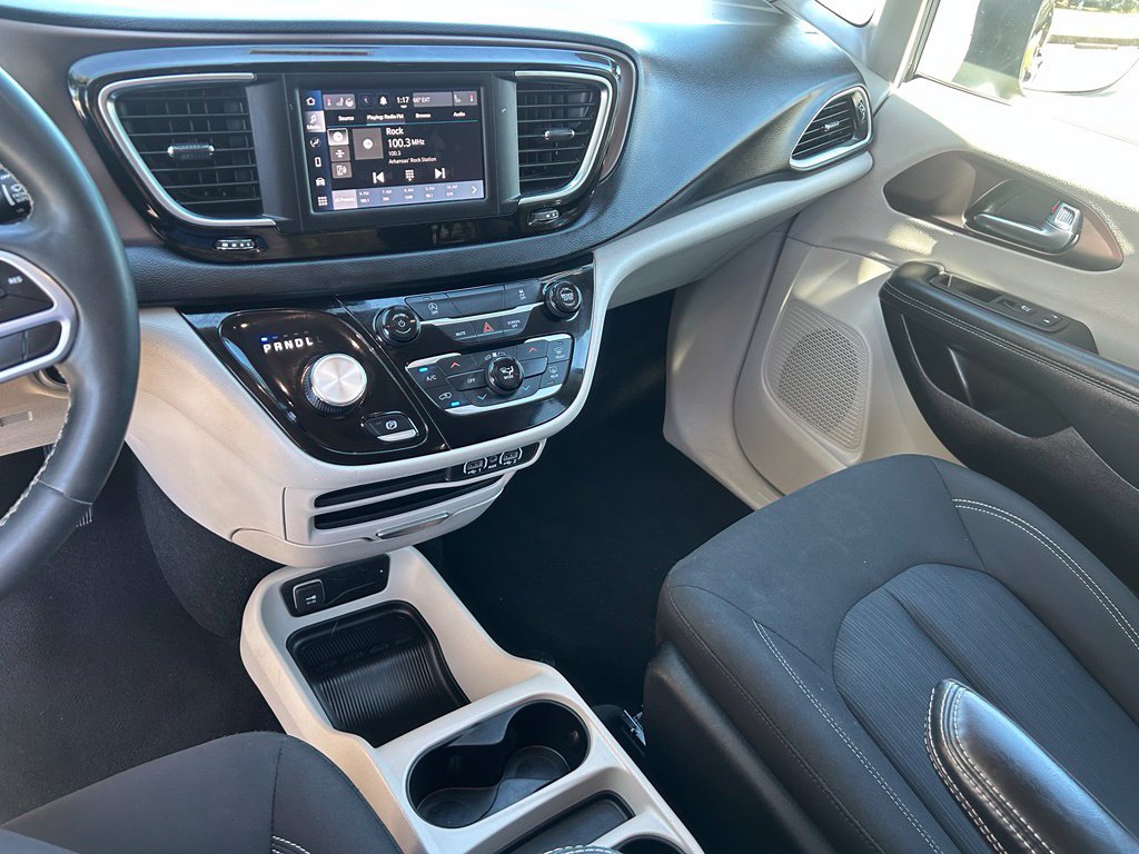 Used 2023 Chrysler Voyager LX FWD image 27