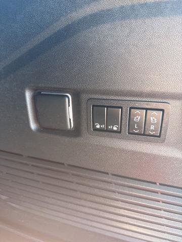 Used 2022 GMC Yukon AT4 AWD/4WD image 37