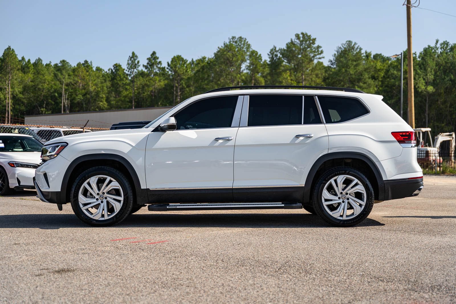 Used 2021 Volkswagen Atlas SE w/ Panoramic Sunroof Package FWD image 5