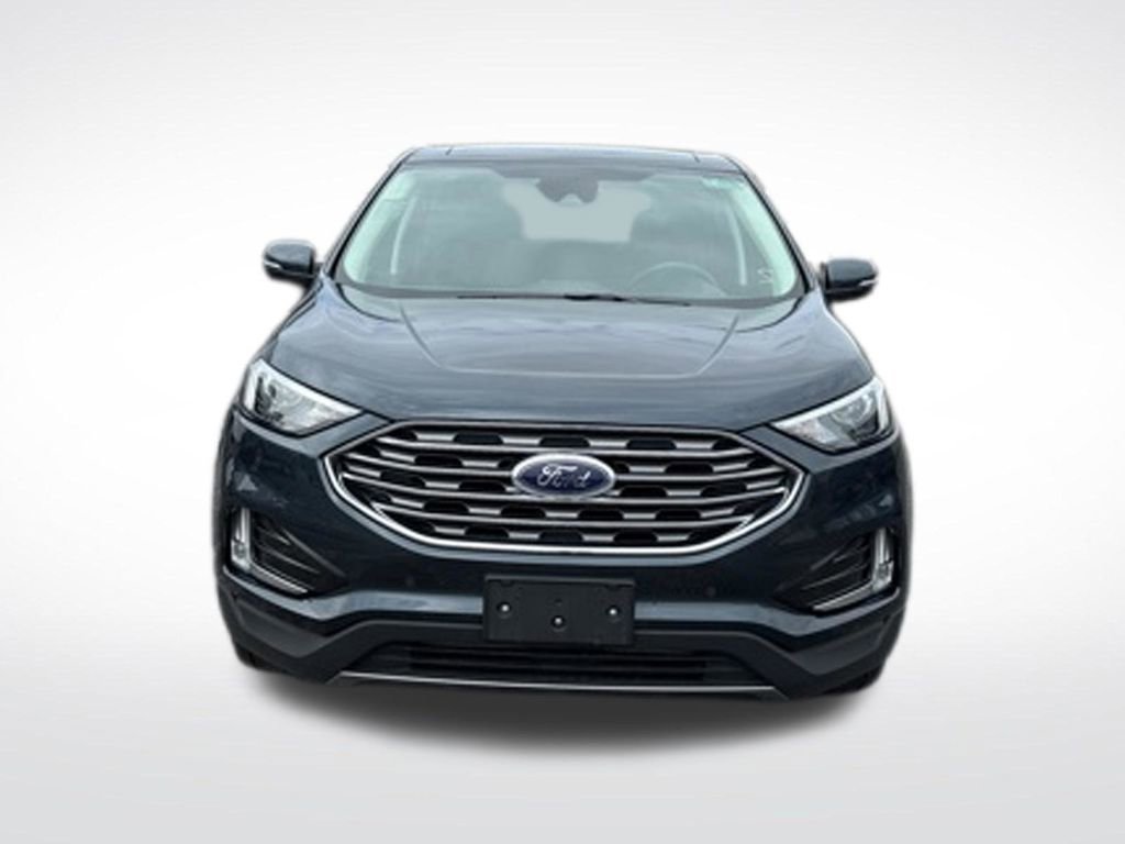 Certified 2022 Ford Edge Titanium AWD/4WD image 2