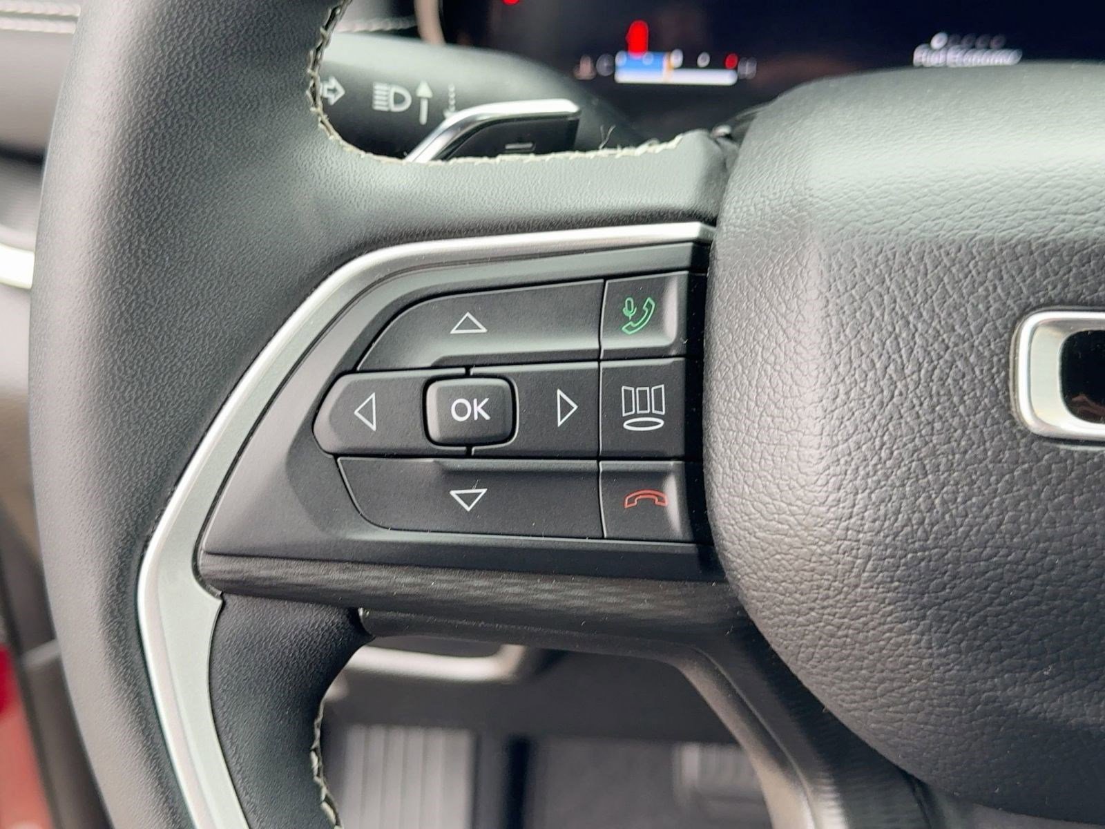 Used 2023 Jeep Grand Cherokee Altitude image 16