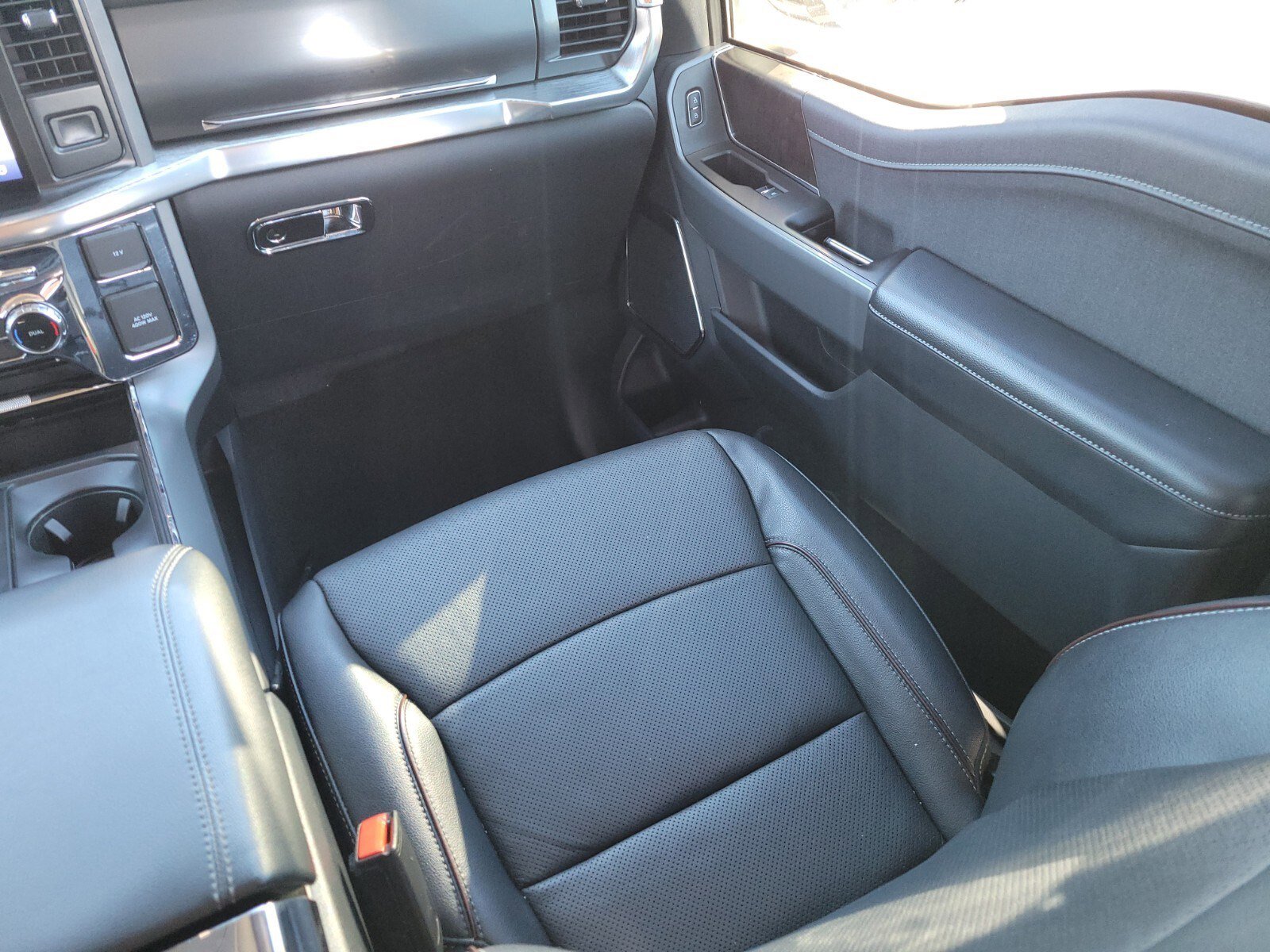 Certified 2022 Ford F150 Lariat w/ FX4 Off-Road Package image 15