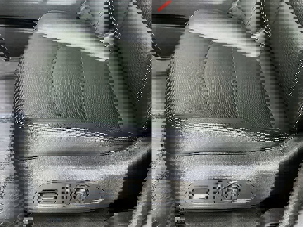 Used 2023 GMC Terrain SLT image 29