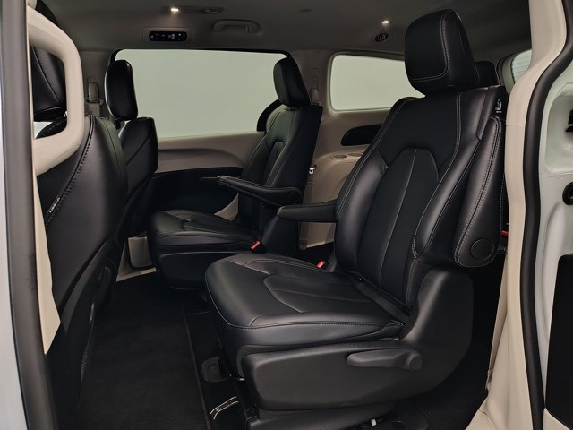 Used 2024 Chrysler Pacifica Limited FWD image 24