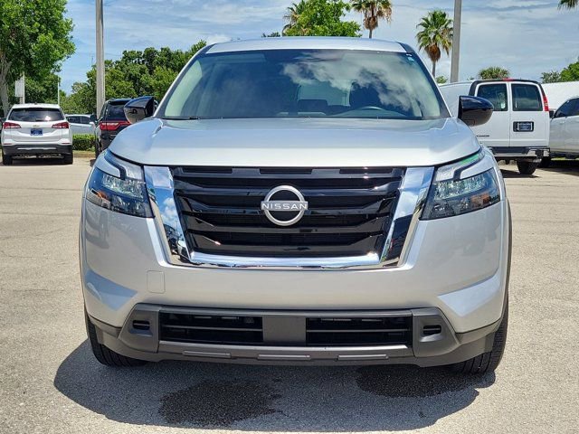 Used 2025 Nissan Pathfinder S FWD image 2