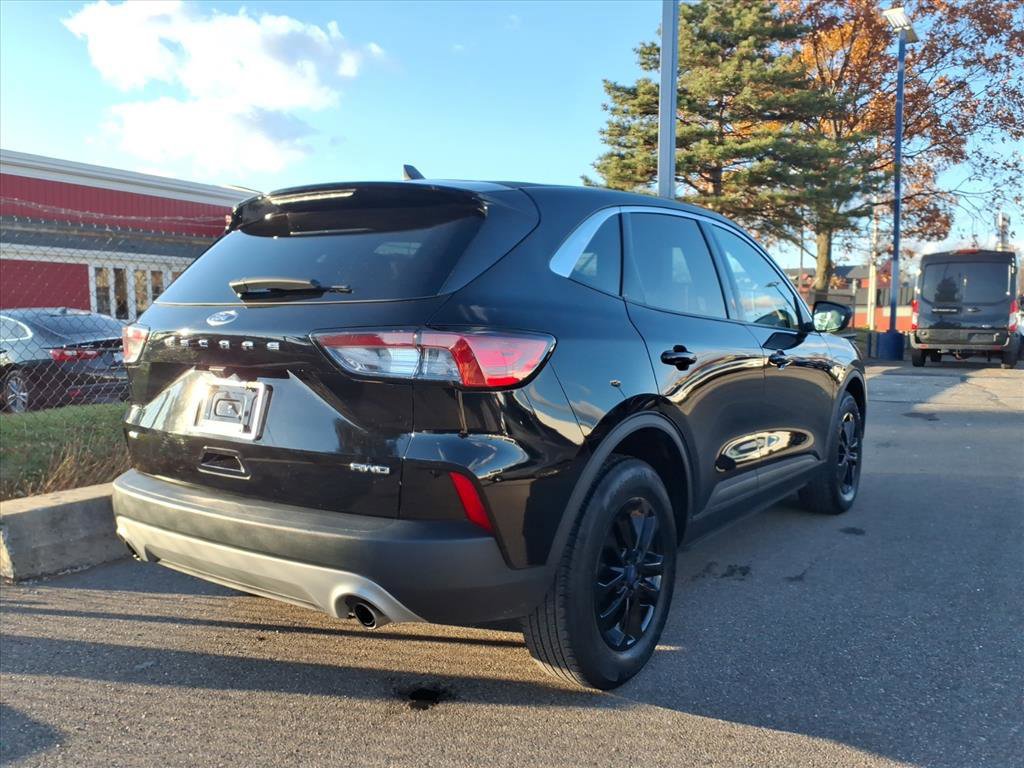 Certified 2022 Ford Escape SE image 2