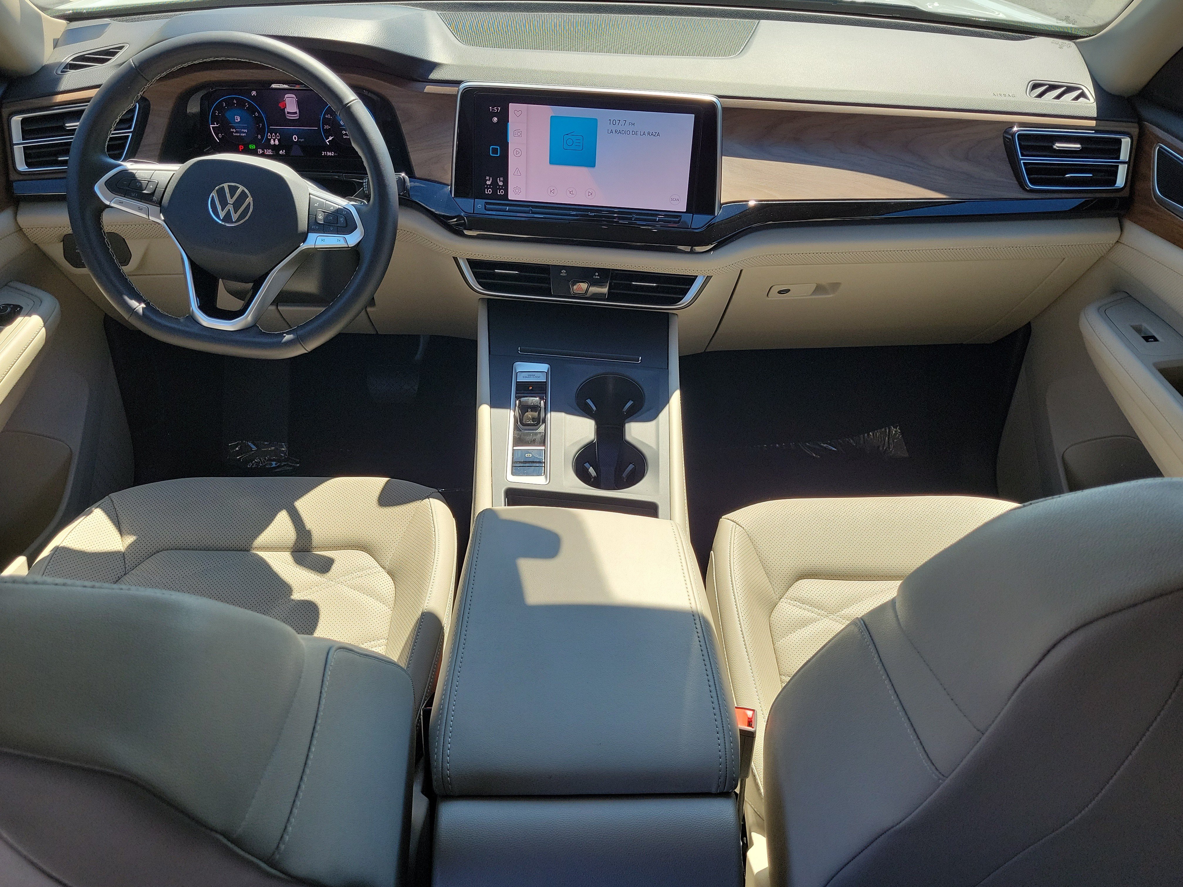 Used 2025 Volkswagen Atlas SE FWD image 15
