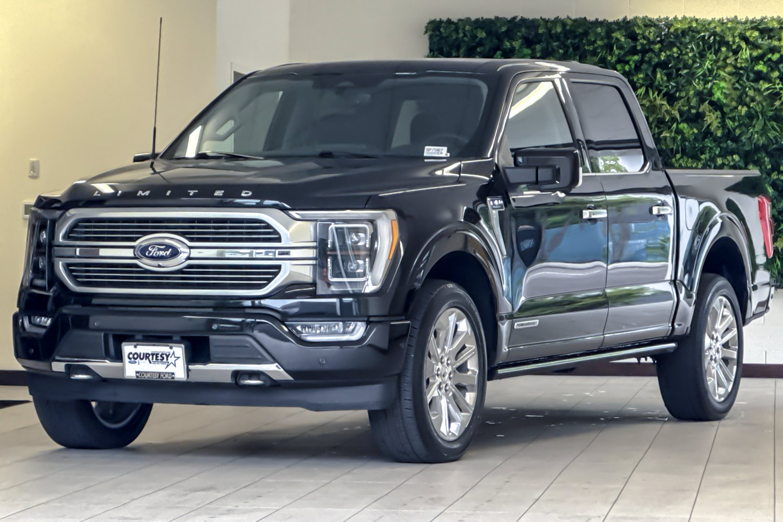 Certified 2022 Ford F150 Limited AWD/4WD image 8