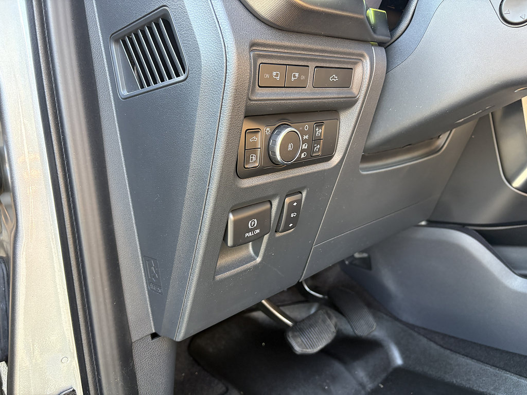 Certified 2022 Ford F150 Platinum w/ Equipment Group 701A High AWD/4WD image 32