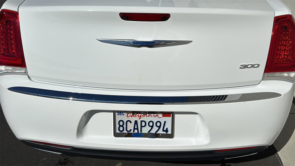 Used 2018 Chrysler 300 Touring L image 7