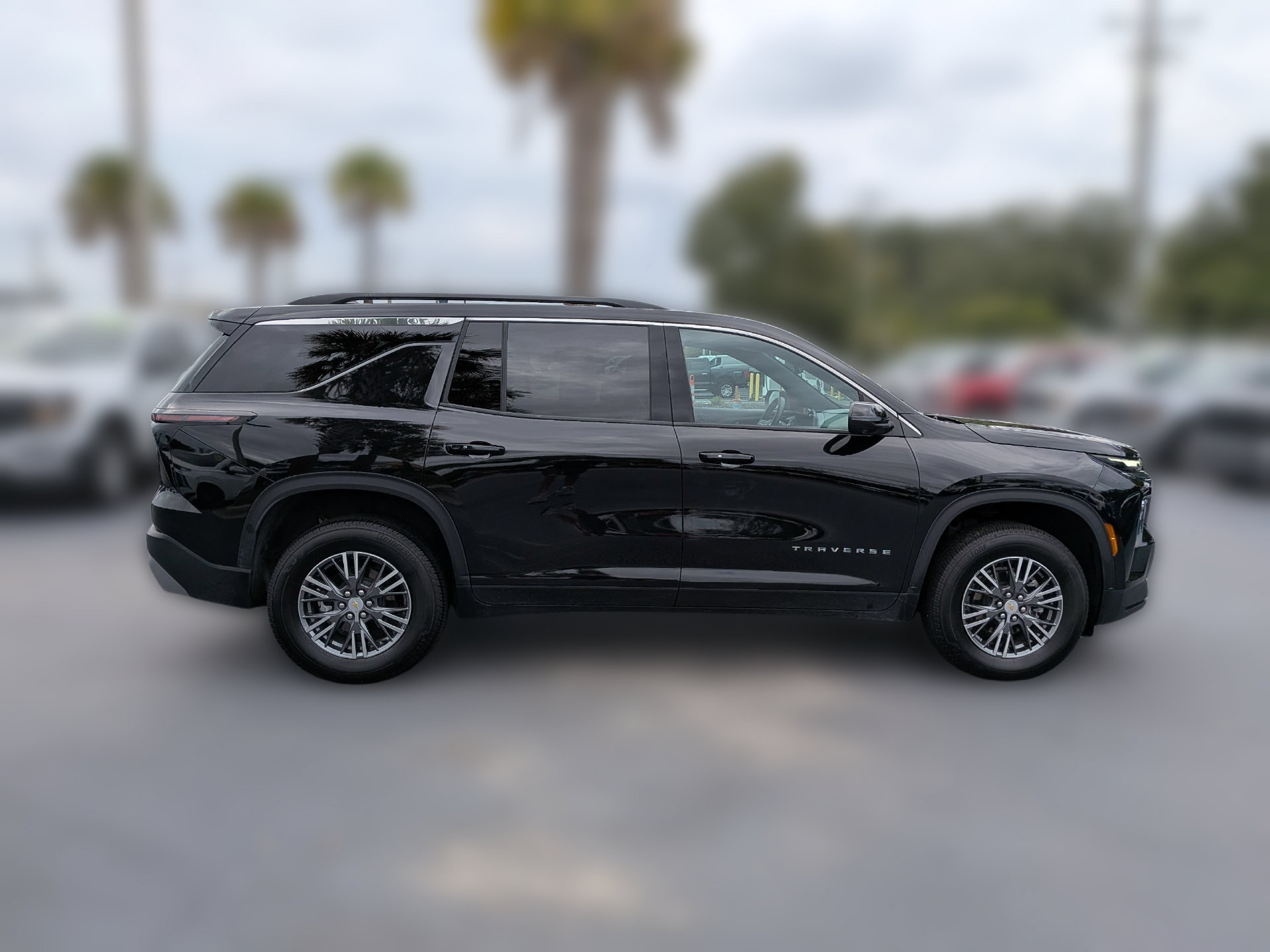 Used 2026 Chevrolet Traverse LT w/ Driver Confidence Package FWD image 3