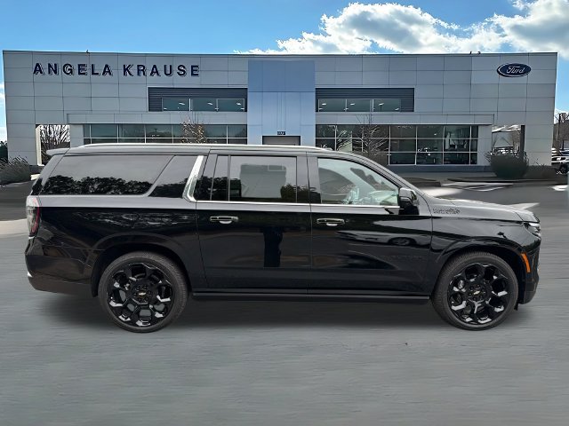 Used 2025 Chevrolet Suburban High Country AWD/4WD image 10