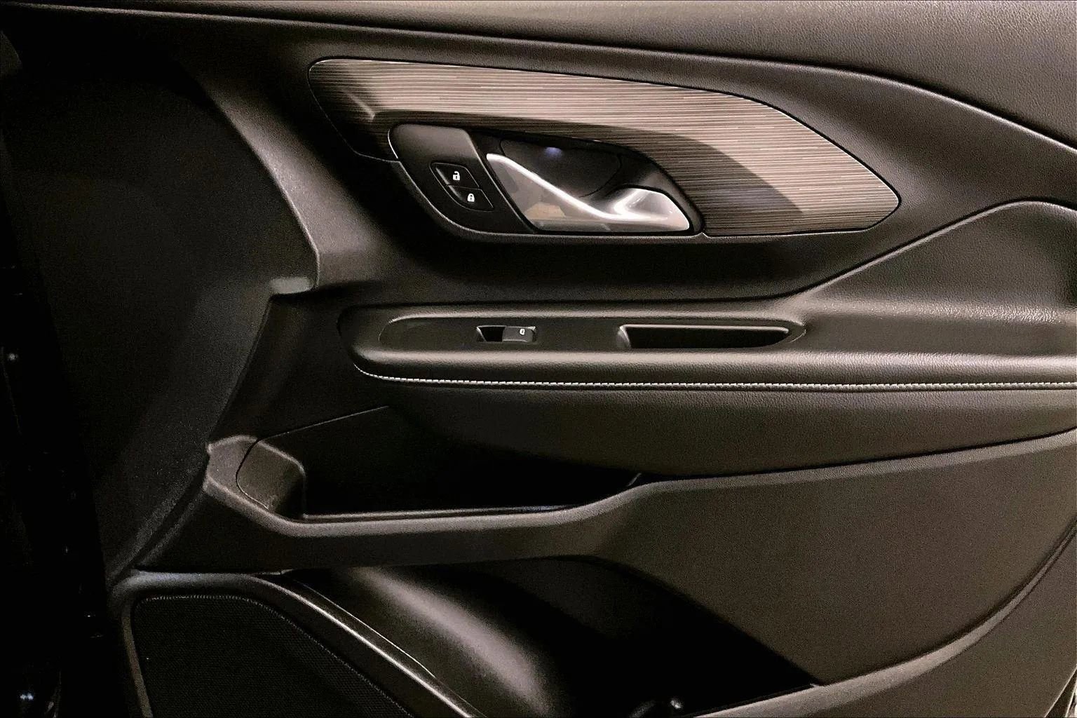 Used 2024 GMC Terrain SLT image 23