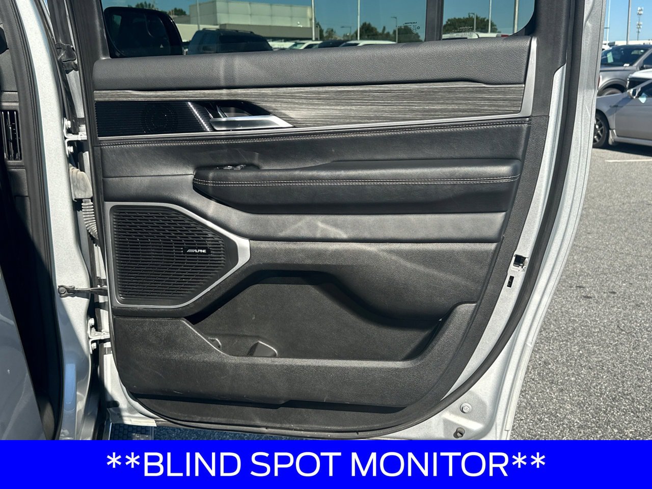 Used 2024 Jeep Wagoneer L Series II w/ Flexible Seating Group RWD image 18