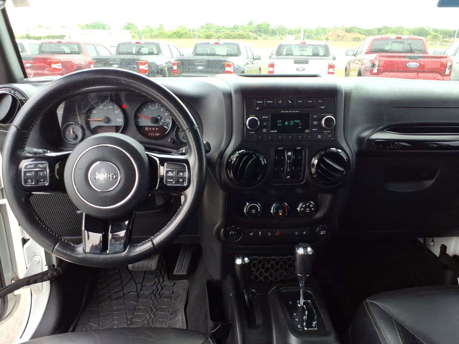 Used 2017 Jeep Wrangler Unlimited Sahara AWD/4WD image 13
