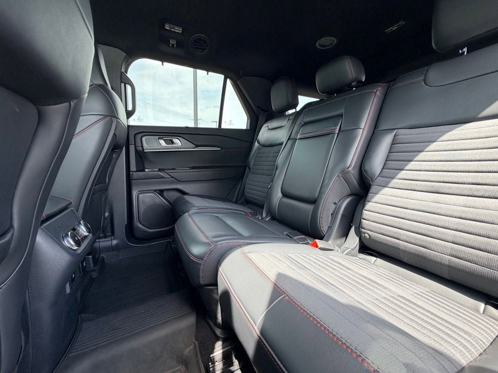 Certified 2025 Ford Explorer ST-Line w/ Premium Package RWD image 17