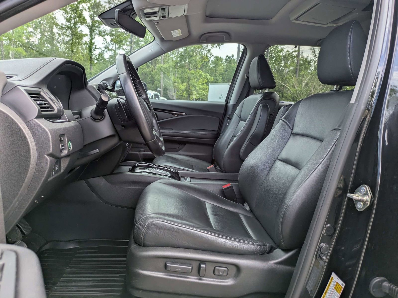 Used 2020 Honda Pilot Touring image 11