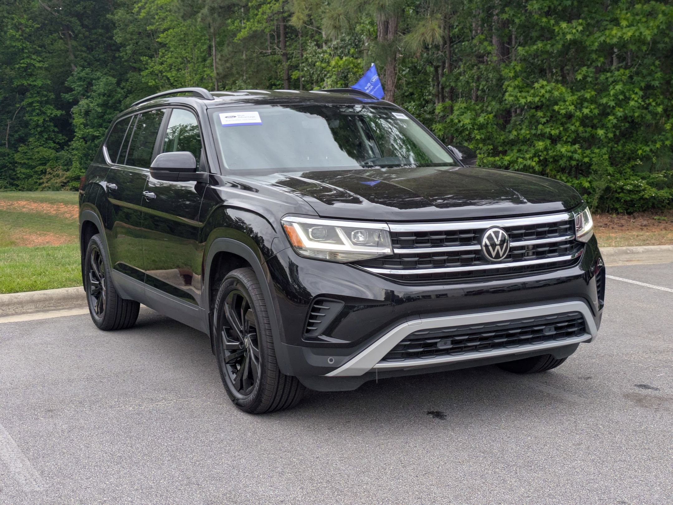 Used 2022 Volkswagen Atlas SE w/ Black Wheel Package FWD image 2