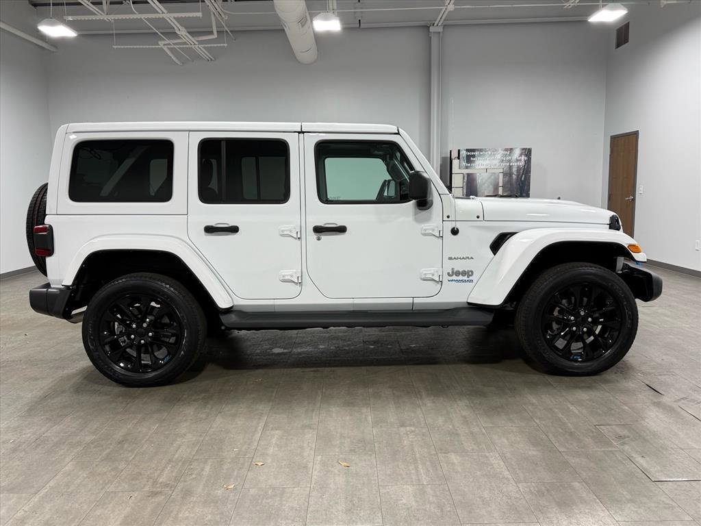 Used 2022 Jeep Wrangler Unlimited Sahara image 3