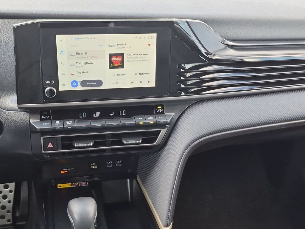 Used 2025 Toyota Camry SE FWD image 16