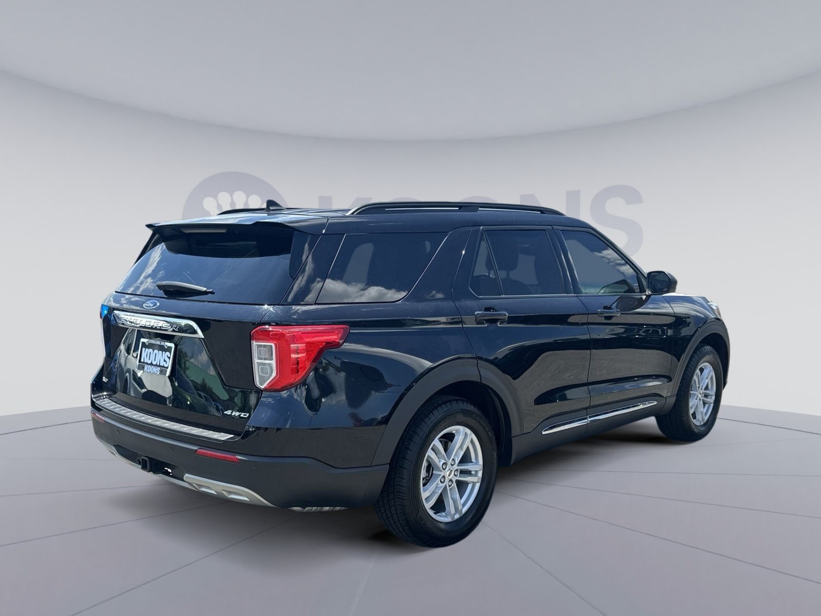Certified 2022 Ford Explorer XLT w/ Equipment Group 202A AWD/4WD image 11