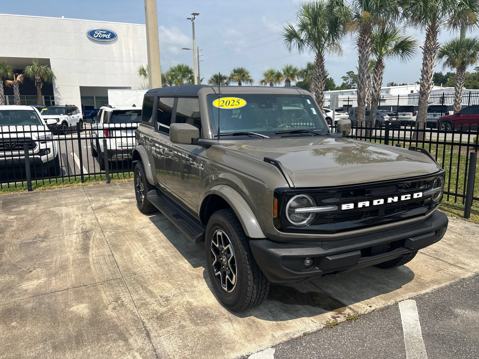 Certified 2025 Ford Bronco Outer Banks AWD/4WD image 7