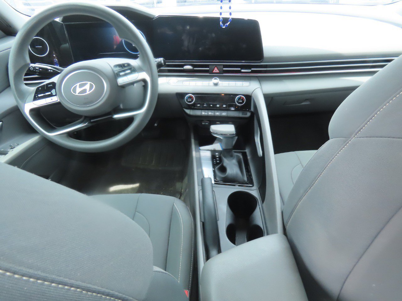 Used 2024 Hyundai Elantra SEL FWD image 21