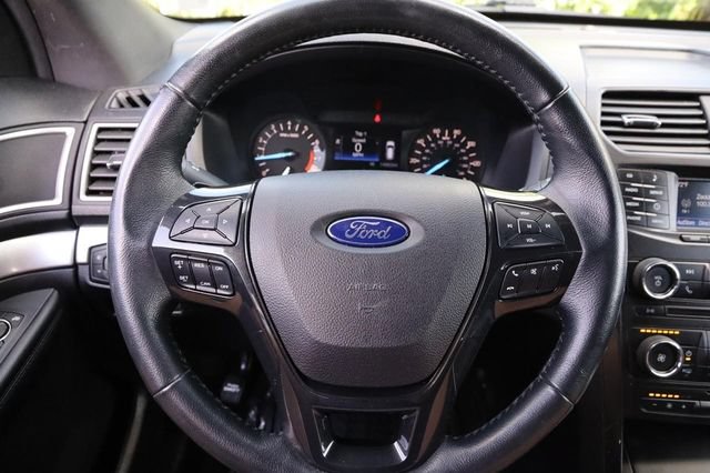 Certified 2017 Ford Explorer XLT FWD image 11