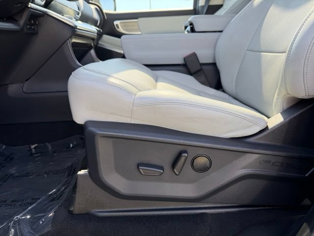 Certified 2025 Ford Expedition Platinum w/ Driver's Package AWD/4WD image 11