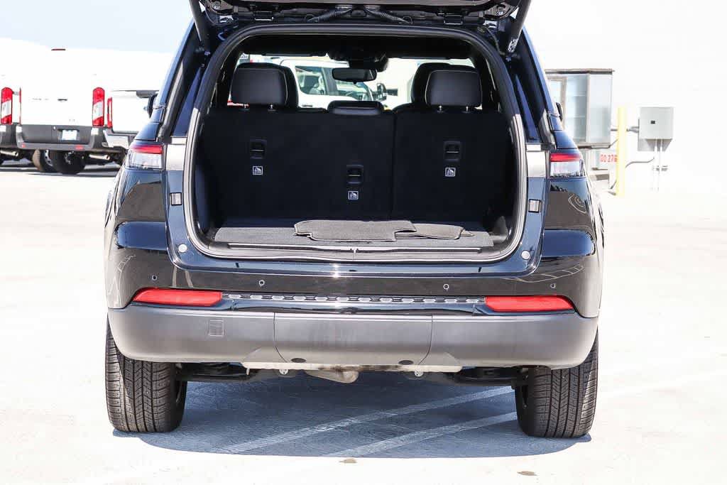 Used 2023 Jeep Grand Cherokee Altitude RWD image 28
