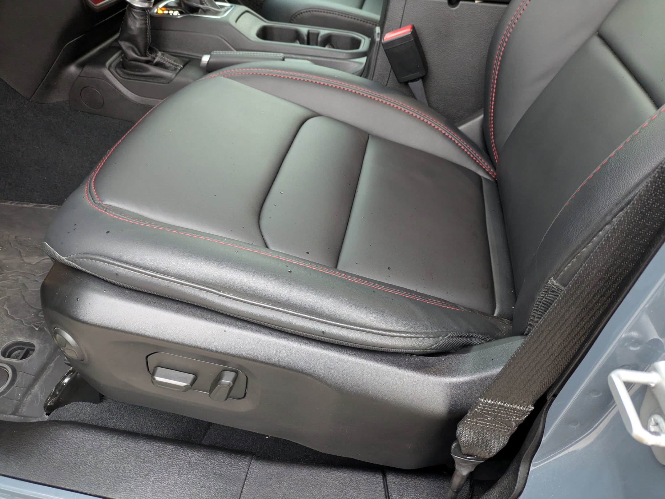 Used 2024 Jeep Wrangler Unlimited Rubicon w/ Technology Group image 14