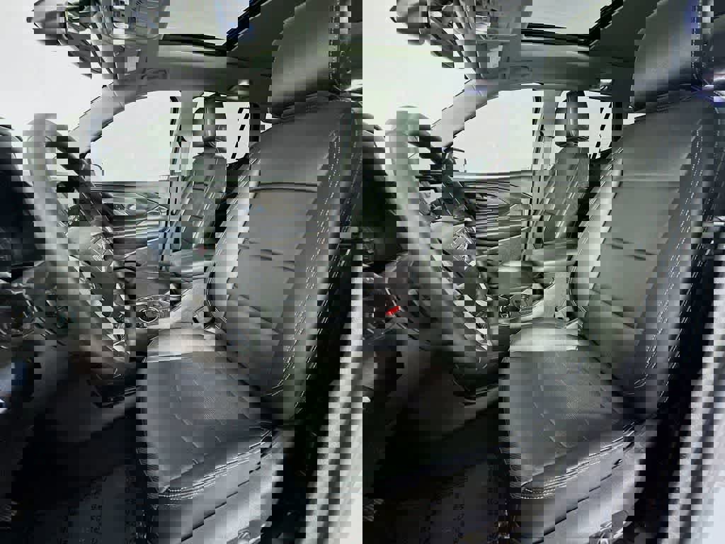 Used 2024 GMC Terrain SLT image 15